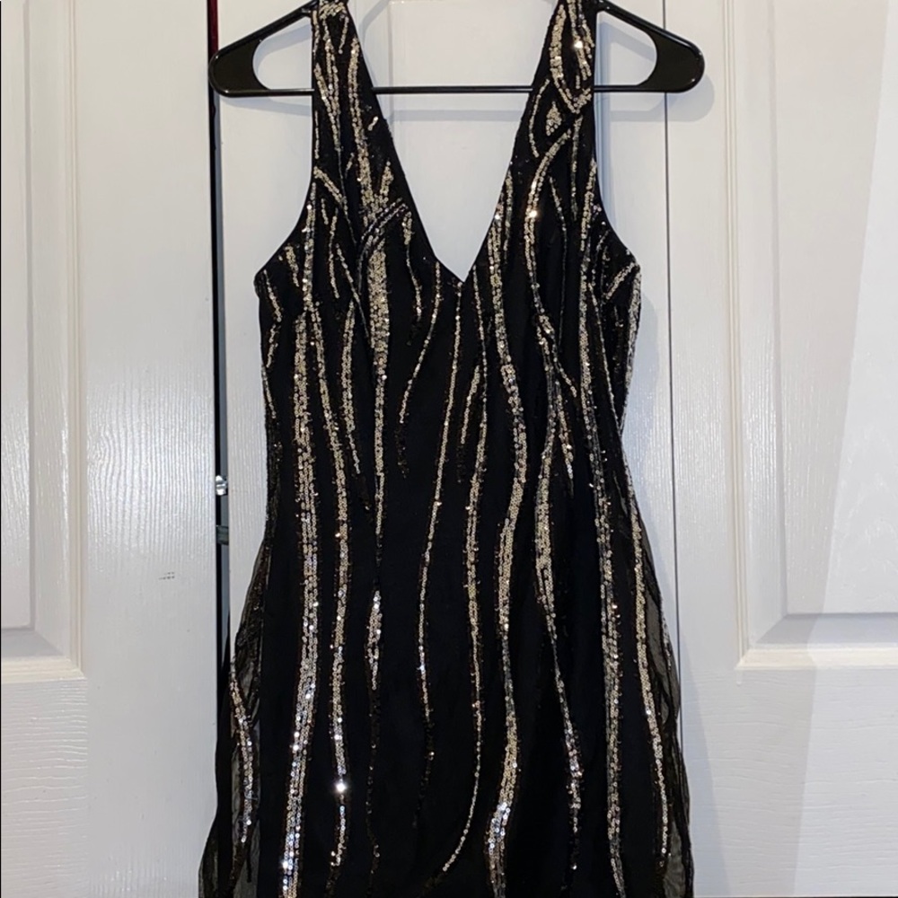 Beautiful sparkly dress, perfect for a night out.
